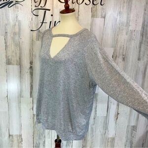 Torrid Gray Soft Distressed V Keyhole Stretch‎ Shirt Top Blouse Long Sleeve Sz 2